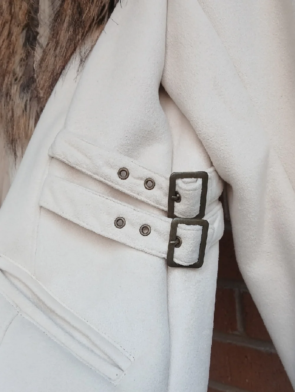 Pamela McCoy Cream Jacket with Brown Faux Fur Collar - Picture 4 of 11